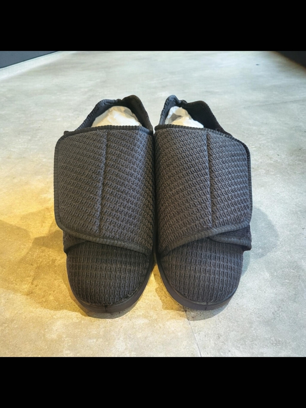 Men's Black Adjustable Closed-Toe Comfort Slippers